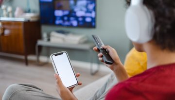 En las elecciones, los jóvenes conectan más vía televisión