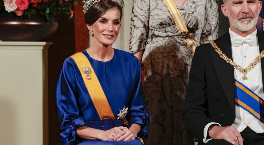 El gesto más viral de la reina Letizia en el viaje a Holanda, decide sentarse en el besamanos
