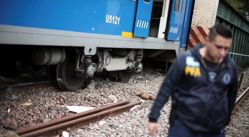 Al menos 30 hospitalizados, dos graves, tras choque ferroviario en Buenos Aires