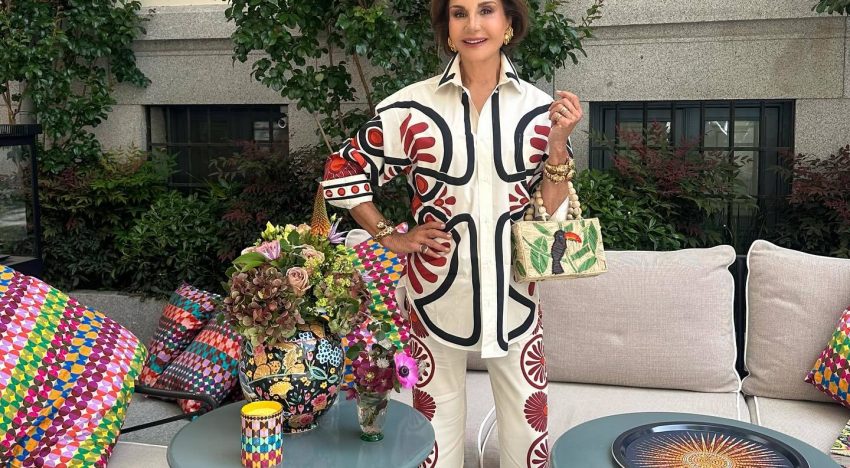 El conjunto de blusa y pantalón que Naty Abascal de estilo boho es la inversión inteligente de las mujeres de 60