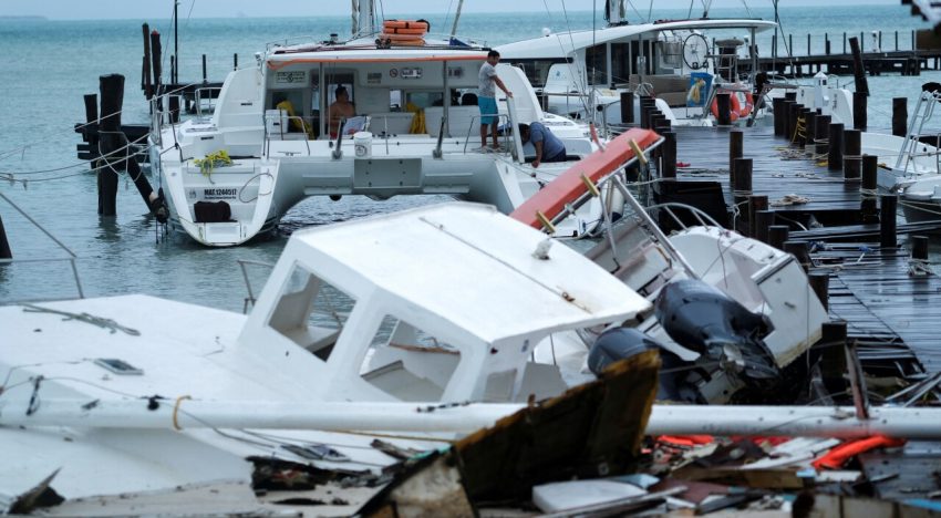 Helene, ya como un huracán categoría 2, sigue su camino hacia Florida