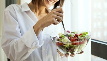 Anabel Albalá, farmacéutica y nutricionista: «Para vivir más no basta con comer alimentos saludables, también importa cómo y cuándo los tomes»