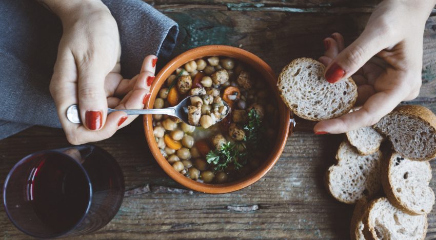 Salvador de Gracia, nutricionista: «El tofu está bien, pero no tiene la misma fibra que las legumbres»