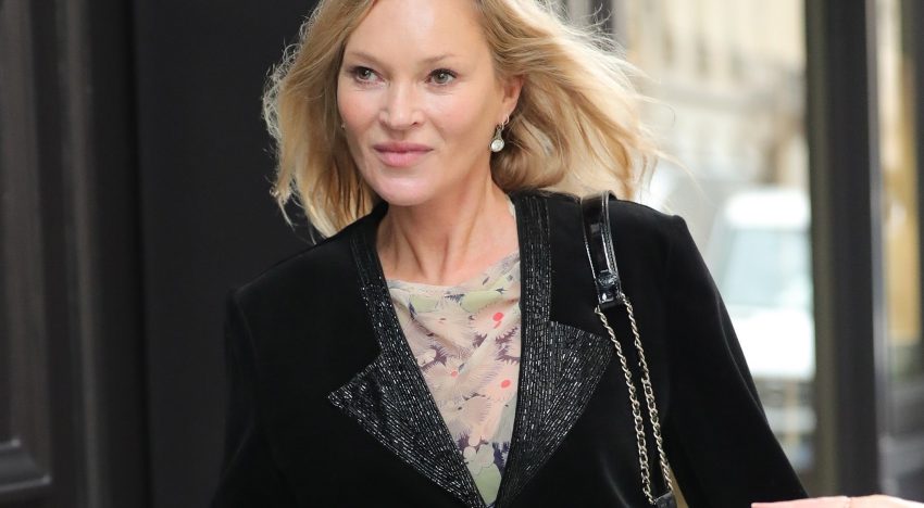 Kate Moss sabe el mejor truco para seguir llevando los vestidos de verano ahora que empieza el frío