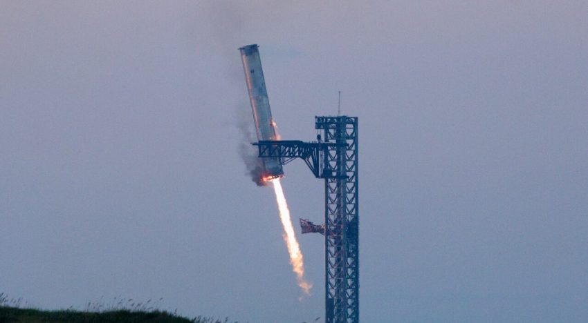 SpaceX logra recuperar en vuelo el propulsor de su megacohete Starship