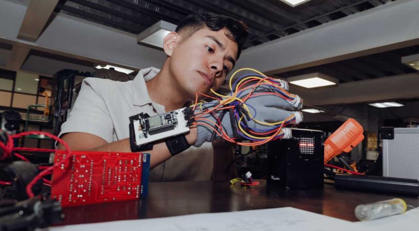 SignalGlove, el invento mexicano que busca cerrar la brecha de inclusión