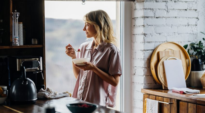 Lourdes Ramón, experta en psiconeuroinmunoendocrinología: «Estamos programados para desayunar a la hora y media de amanecer»