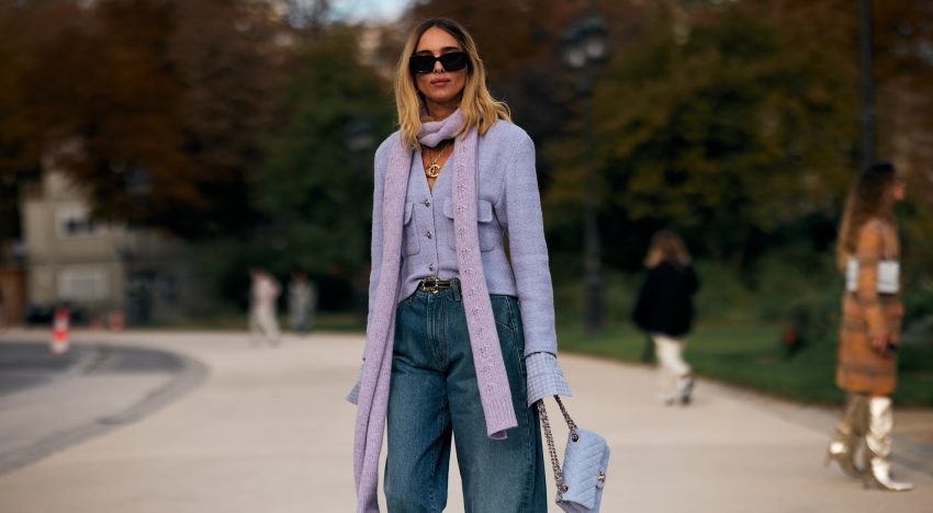 7 looks ideales con vaqueros vistos en París para salir a cenar este fin de semana