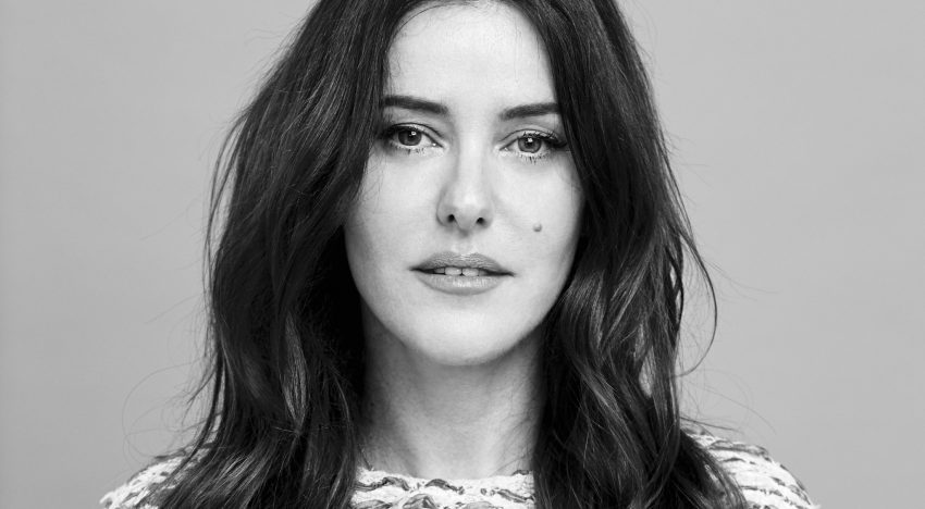 Lisa Eldridge, maquilladora de Lancôme: «Aplicar un sérum para el contorno de ojos evitará la necesidad de aplicar mucho corrector»