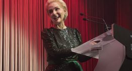 Carolina Herrera, con 85 años, espectacular con el mono efecto vestido en los Premios T de TELVA Moda