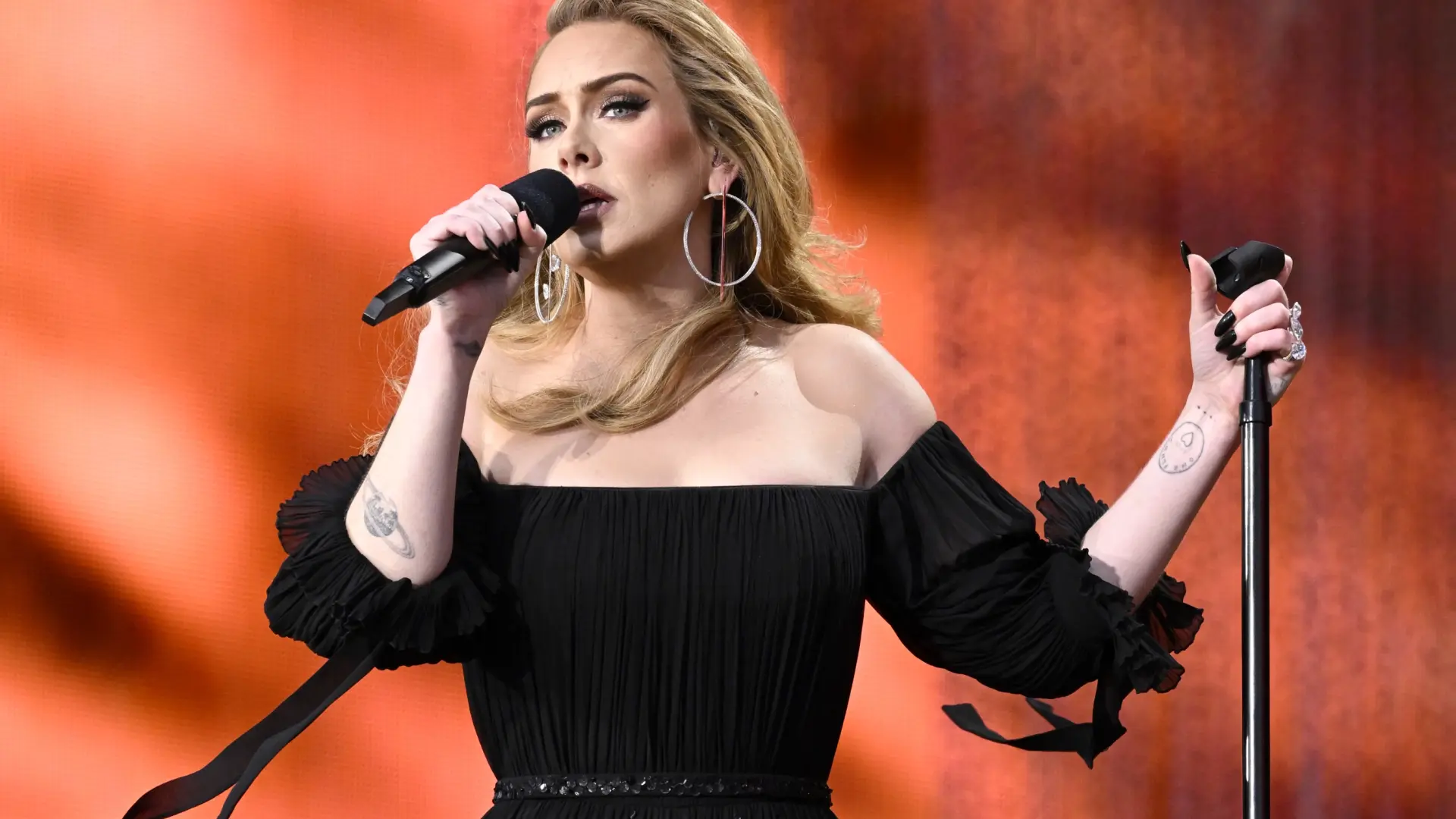 Una bacteria deja parcialmente sorda de un oído a Adele: "Tuve un dolor peor que el del parto"