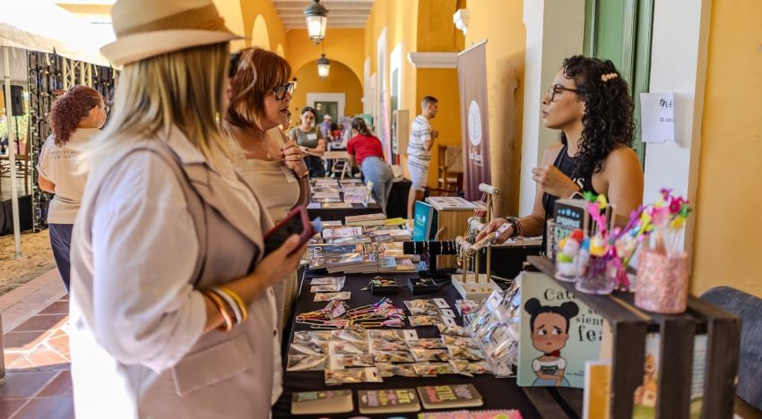 “Vivir de este trabajo es muy difícil”: el gran reto y la efervescente pasión de escribir en Puerto Rico