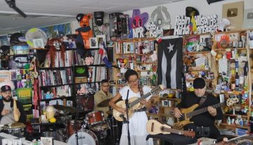 “Con el corazón explotao’ de gratitud”: suena el cuatro puertorriqueño de Fabiola Méndez en “Tiny Desk”