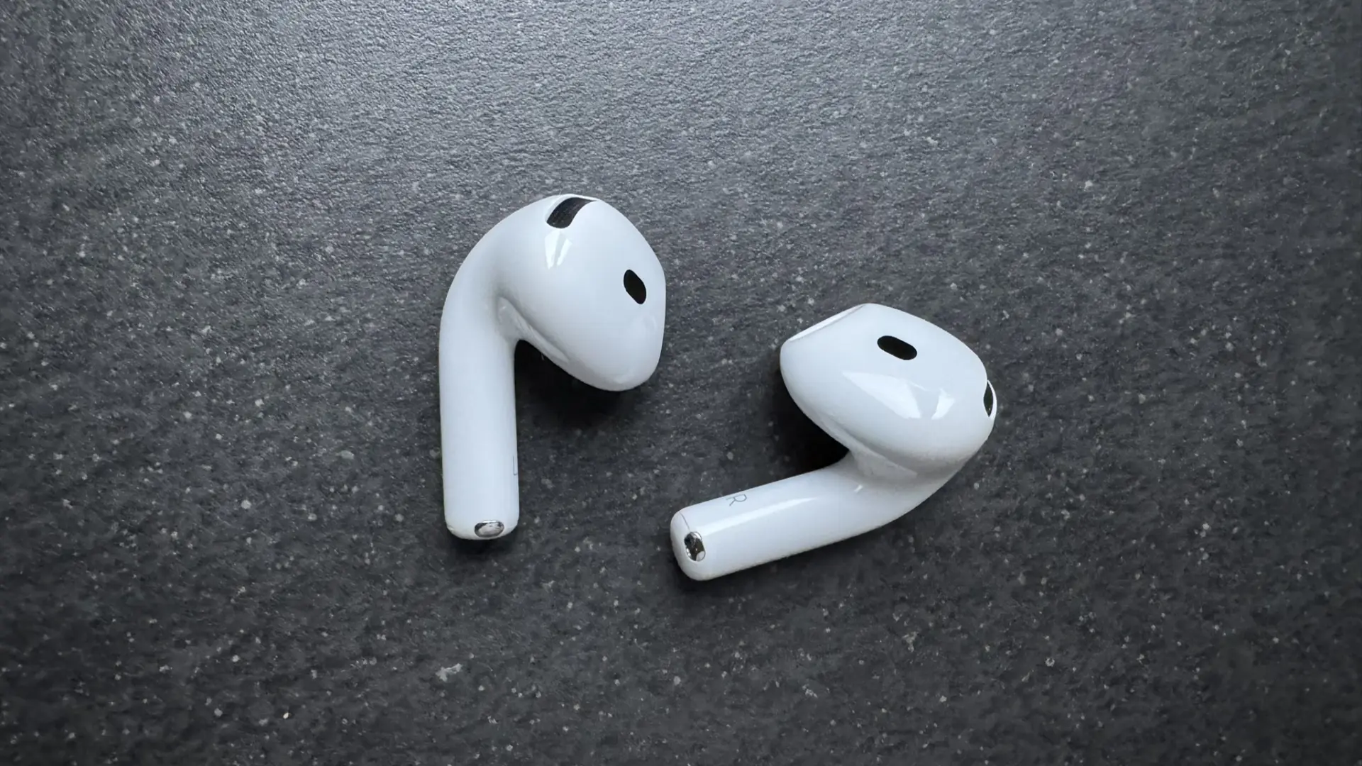 ¿Tus auriculares están sucios? Así recomienda Apple limpiar los AirPods para que suenen como el primer día