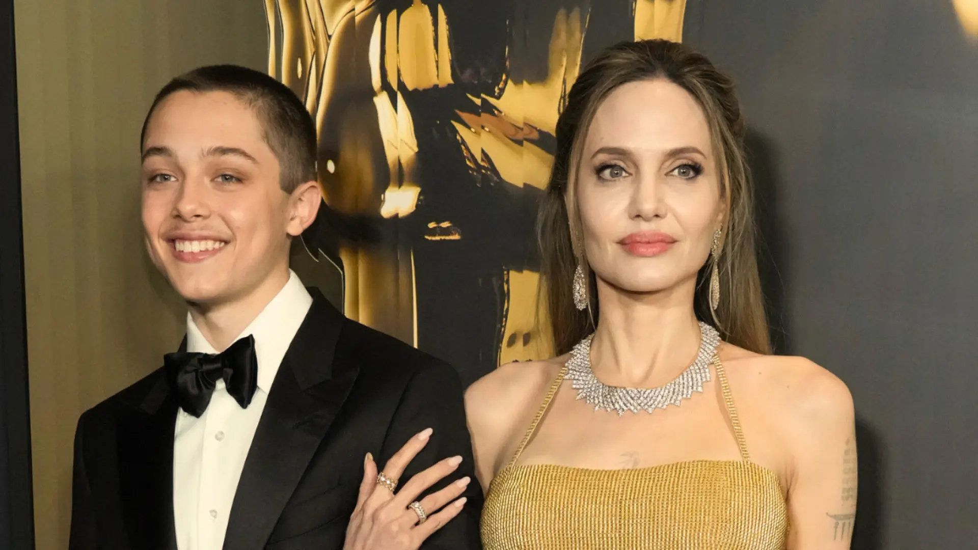 Brad Pitt sospecha que Angelina Jolie reapareció con su hijo Knox para "cabrearle"