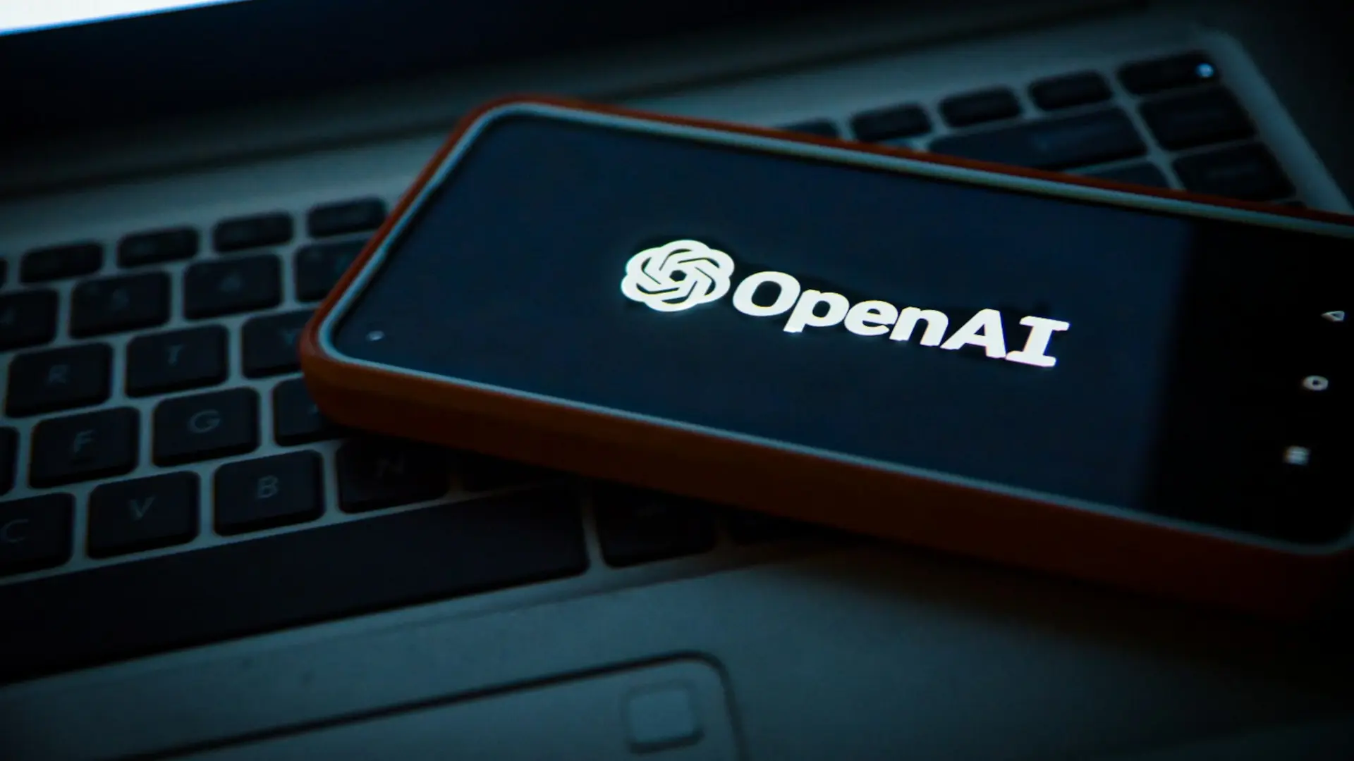 OpenAI quiere que todo sea suyo: ahora también trabaja en chips propios