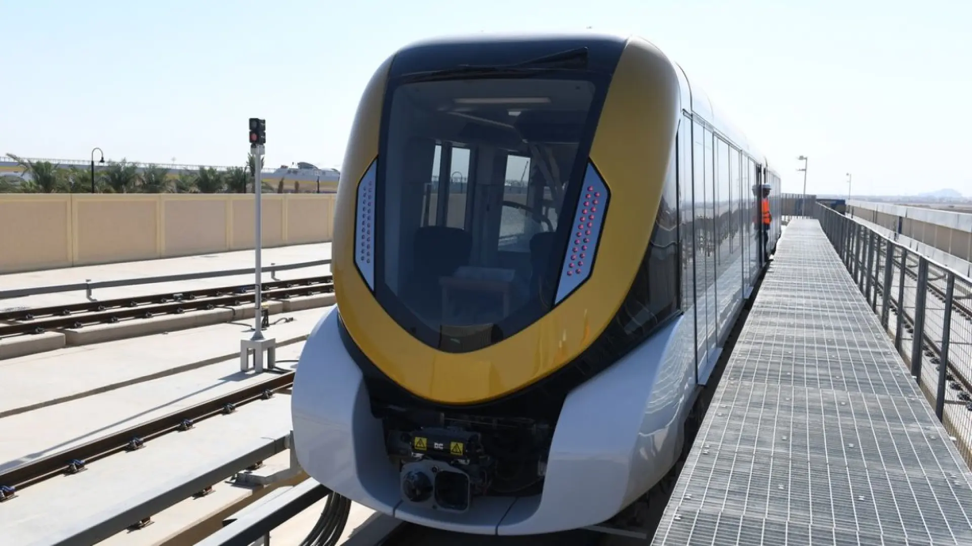 Arabia Saudí estrena el metro sin conductor más grande del mundo: una red de 176 kilómetros y 85 estaciones