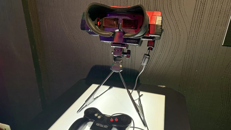 La Virtual Boy, lanzada por Nintendo en 1995