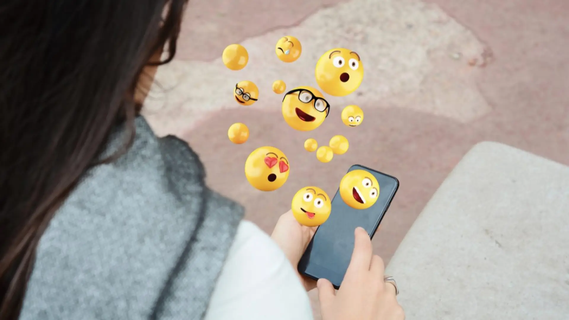 WhatsApp: 5 emojis que usamos a diario en España en la app y que tienen un significado distinto al original