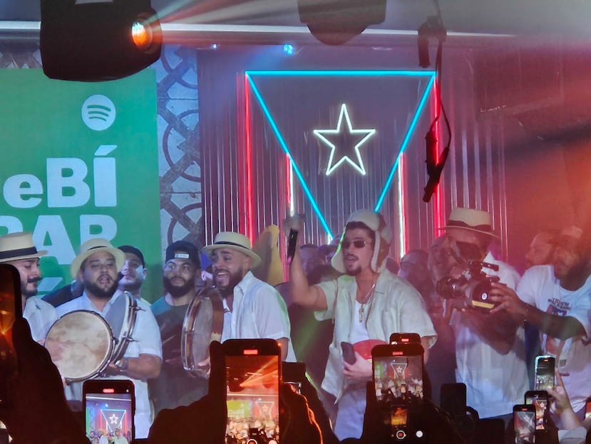 Bad Bunny junto a los Plenero de la Cresta y La Tribu de Abrante.