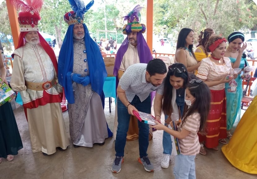 En la fiesta de Reyes de San Germán se entregan obsequios a los niños.