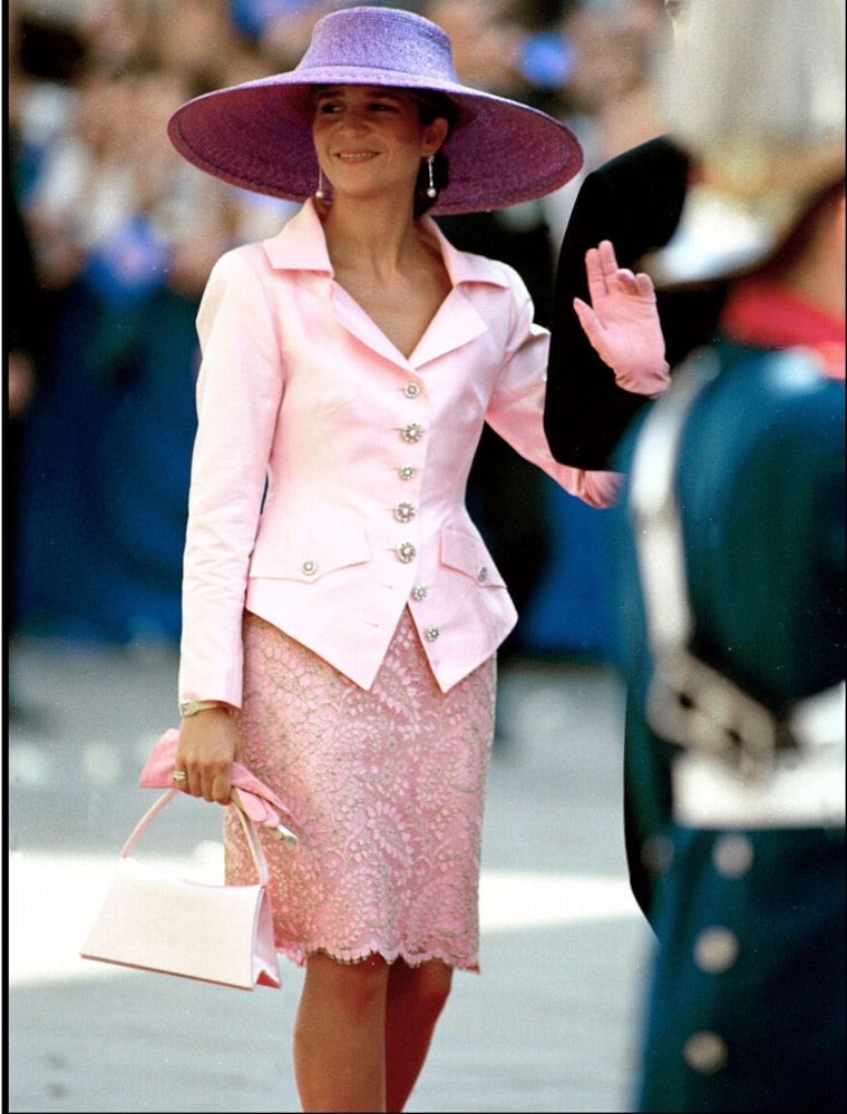 La Infanta Elena con un diseño de Christian Lacroix en la boda de la Infanta Cristina.