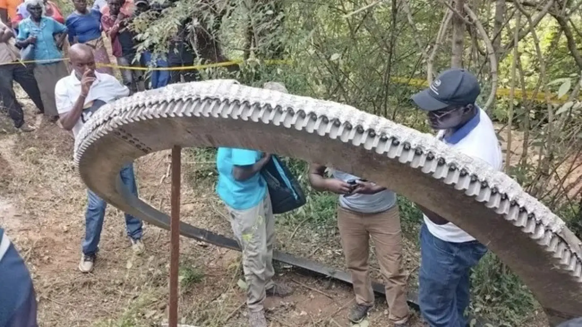 Un trozo de basura espacial de media tonelada cae cerca de una aldea poblada de Kenia