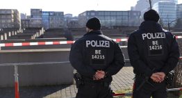 El principal sospechoso del ataque con cuchillo en el monumento del Holocausto en Berlín comparte las creencias del Estado Islámico, según los fiscales