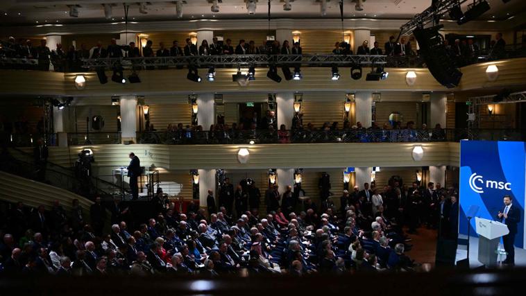 El auditorio sigue la intervención de J. D. Vance en Múnich