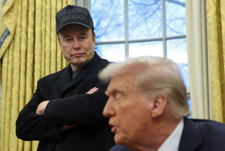 musk escucha a Trump hablar en el Despacho Oval