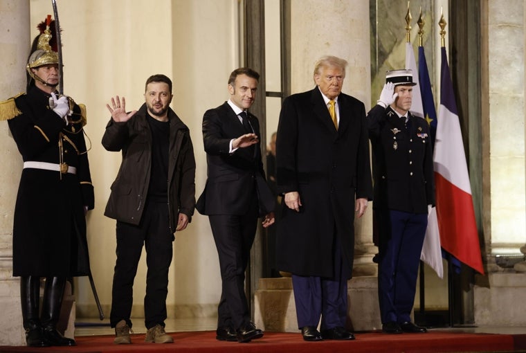 El presidente francés, Macron, recibe a Zelenski y a Trump en el Palacio del Elíseo