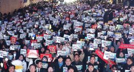 Decenas de miles de manifestantes toman las calles de Seúl en favor y en contra del presidente Yoon