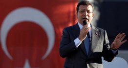 Golpe de Erdogan a la oposición: detiene a su principal rival y alcalde de Estambul tras revocarle el título universitario