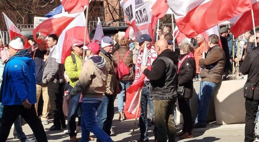 Nacionalistas polacos bloquean la frontera para protestar contra la política migratoria de Alemania