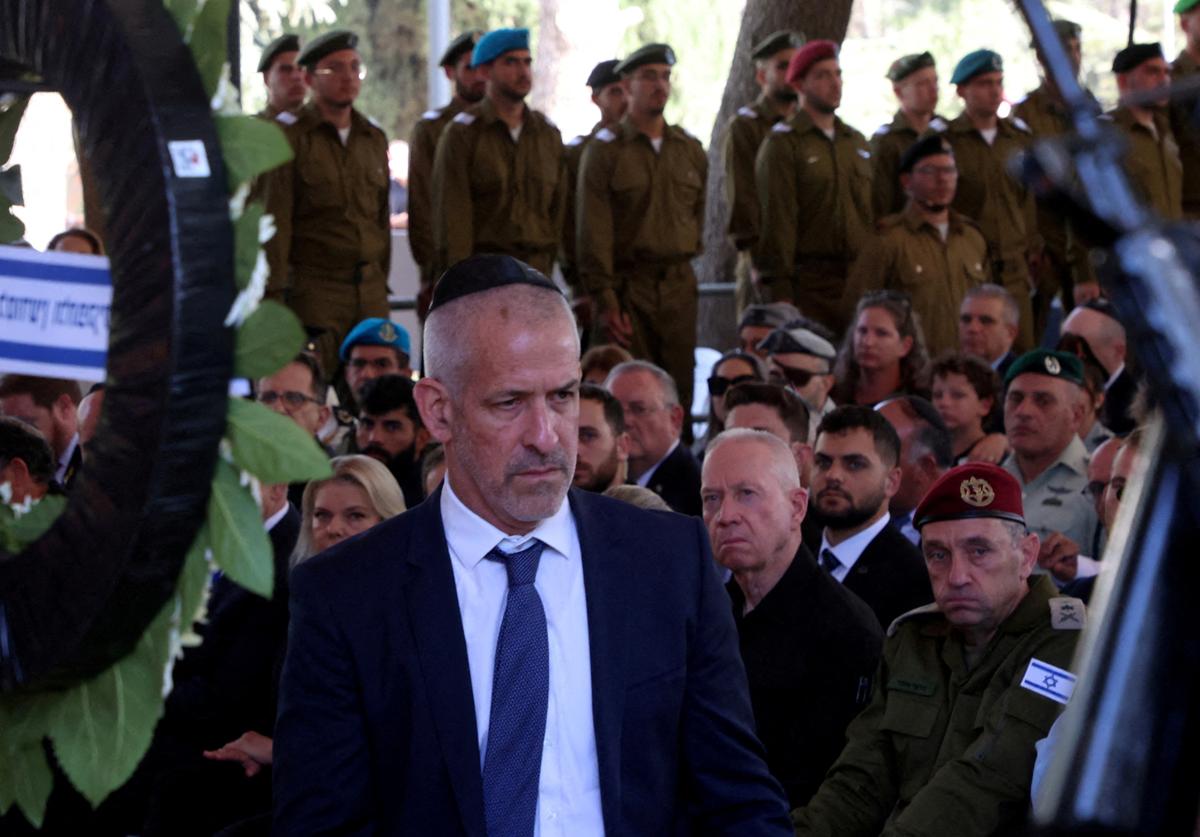 El jefe del Shin Bet, Ronan Bar, durante el funeral de las víctimas del 7 de octubre