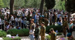 Víctimas y familiares de rehenes de Hamás piden que no les olviden en el Día del Recuerdo en Israel