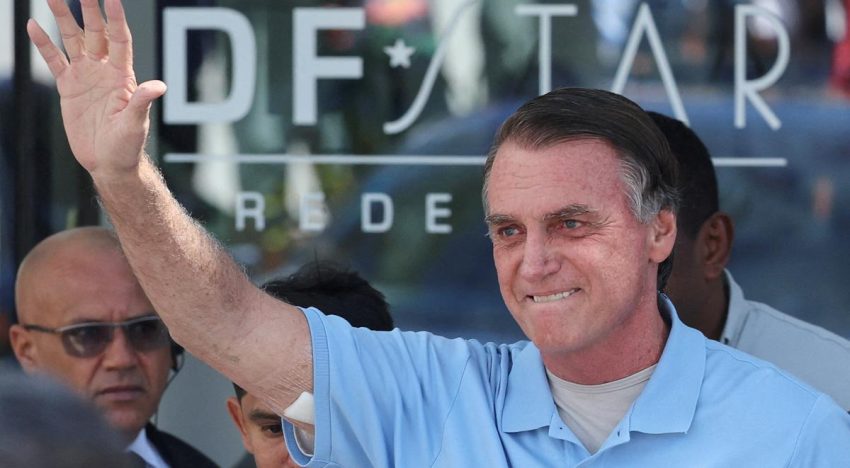Bolsonaro sale del hospital tras tres semanas ingresado por una operación en el abdomen