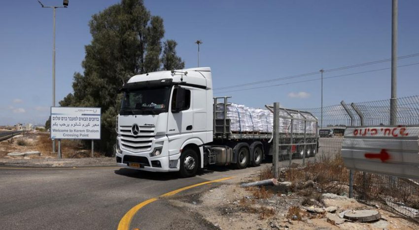 Israel permite la entrada de cinco camiones de ayuda humanitaria en Gaza tras dos meses y medio de bloqueo