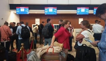 Evacuados una veintena de españoles atrapados en la revuelta de Libia