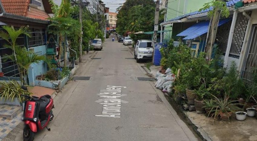 Un turista chino asesina a una prostituta trans en Tailandia: le extrae las prótesis mamarias y el corazón