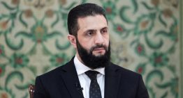 ¿Por qué usa un traje de talla más grande el nuevo presidente de Siria?