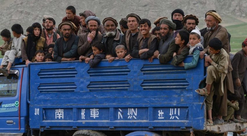 El infierno de los afganos: expulsados de Pakistán y vuelta al peligro talibán