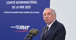 Bayrou gana tiempo para su supervivencia política y aplaza los recortes que sanearán las cuentas de Francia