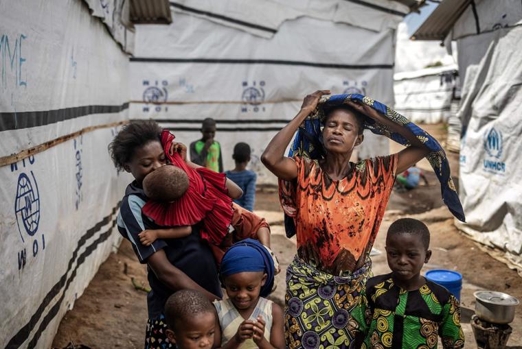 Una familia refugiada tras huir del Congo hacia Burundi