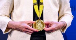 El Rey aboga por «desarrollar el poder duro» de Europa en defensa en el premio Carlomagno a Von der Leyen
