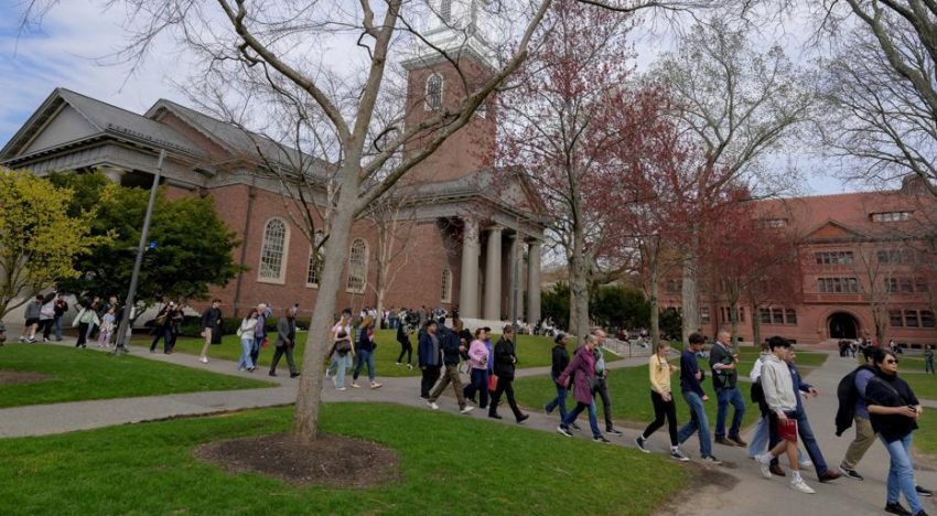 El Departamento de Educación de EE.UU. suspende las ayudas a la investigación a la Universidad de Harvard