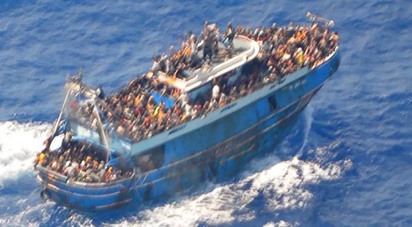 Diecisiete miembros de la Guardia Costera de Grecia, procesados por el naufragio de inmigrantes más mortífero del país