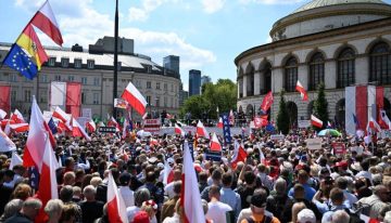 Duelo de marchas multitudinarias por la presidencia polaca en las calles de Varsovia