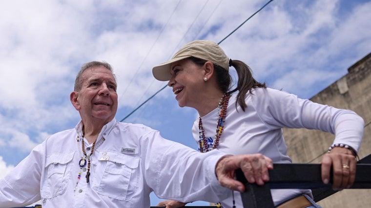 El candidato presidencial opositor venezolano Edmundo González y la lÃder opositora venezolana MarÃa Corina Machado