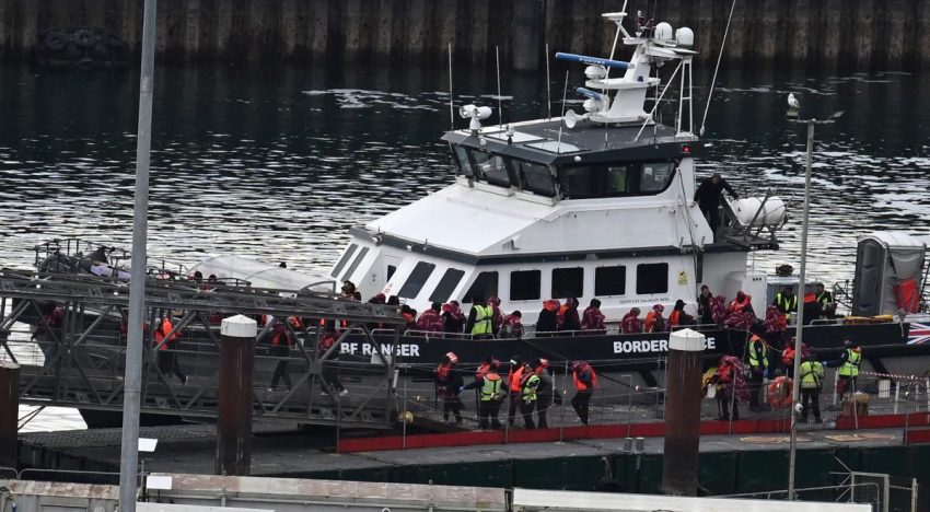La migración neta del Reino Unido se reduce a la mitad en el primer año de Starmer al frente del Gobierno
